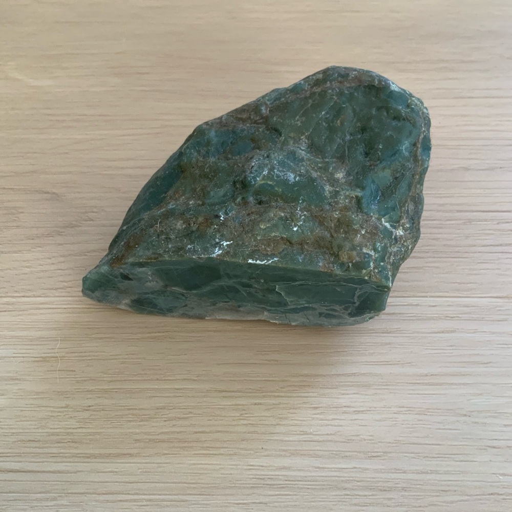 Green chalcedony  raw mineral specimen - Picture 2 of 7